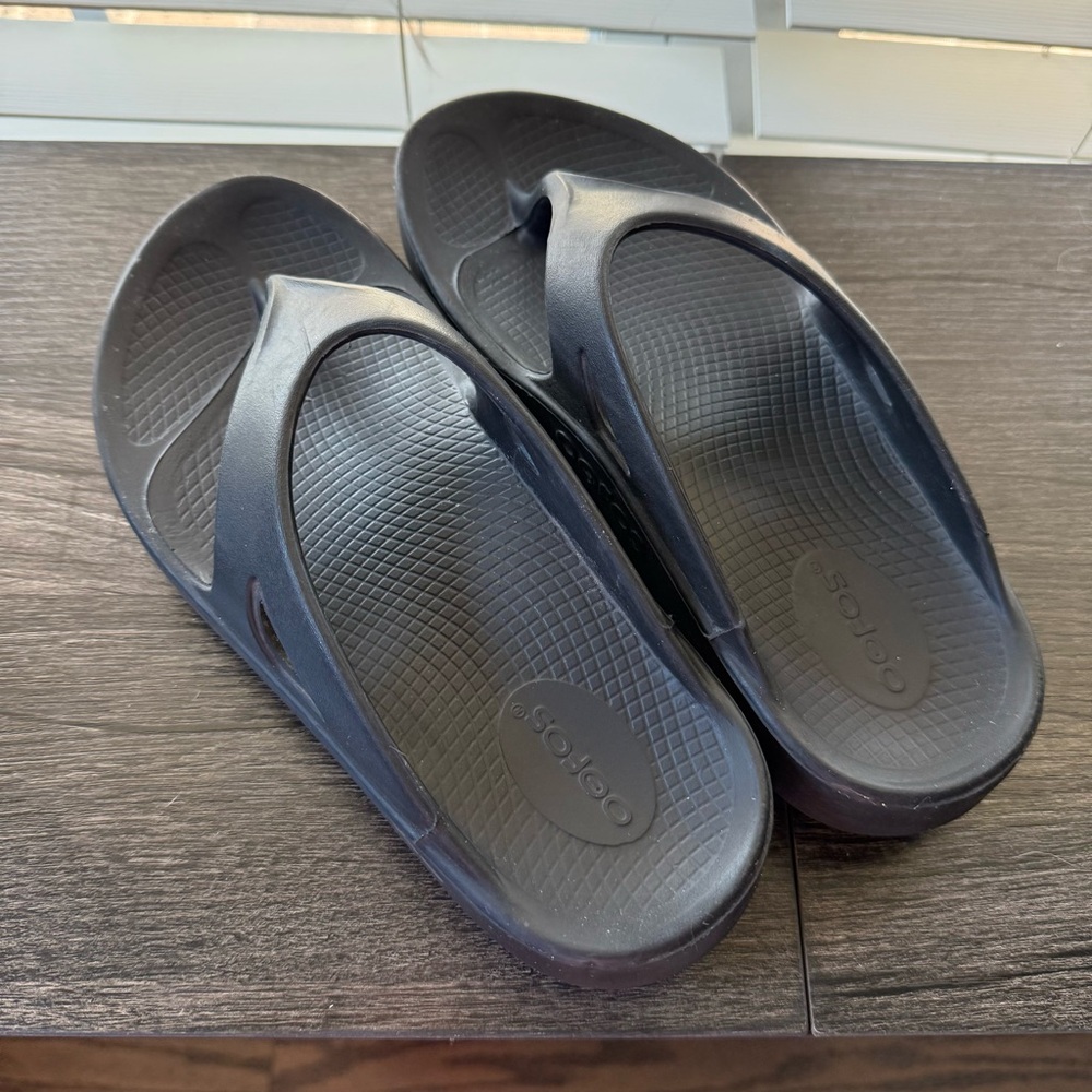OOFOS Oohlala Black Slide Sandals